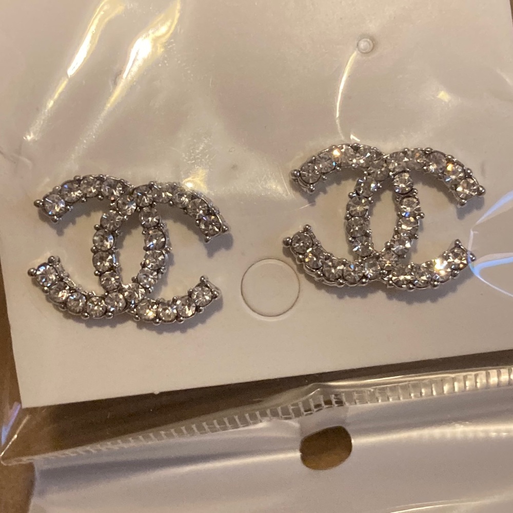 .Studs earrings unbranded